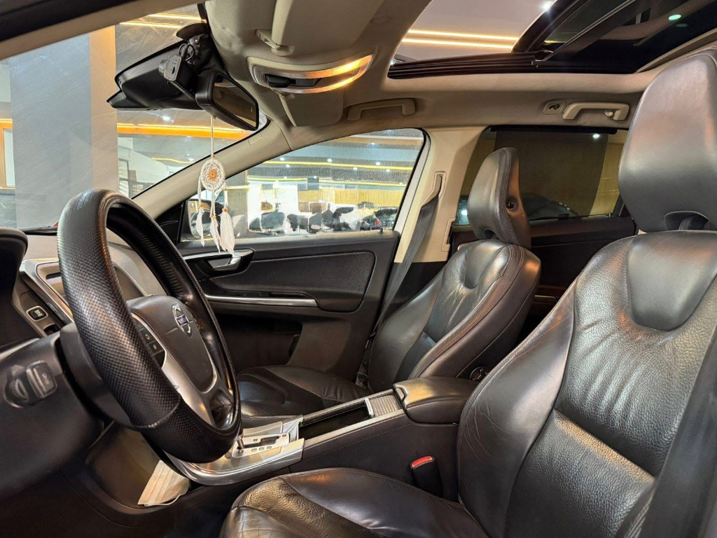 Volvo Xc60 - Photo 9