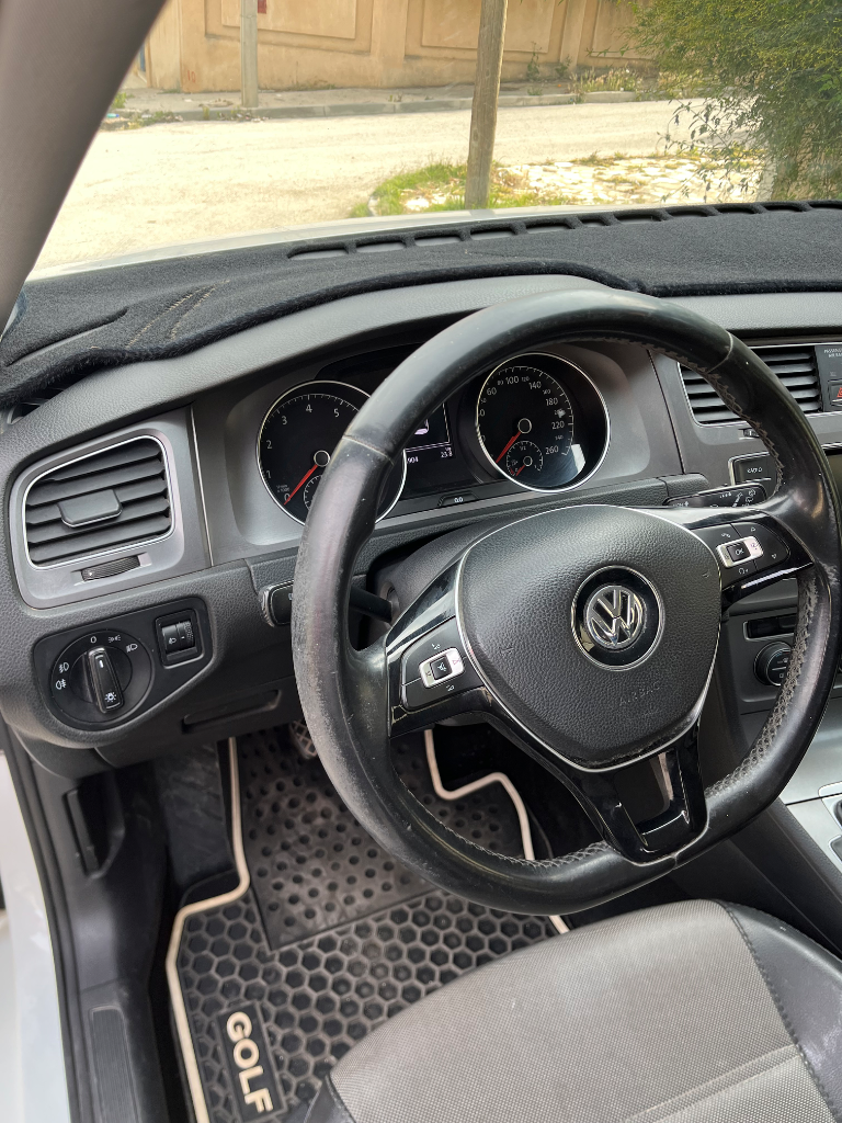 Volkswagen Golf - Photo 9