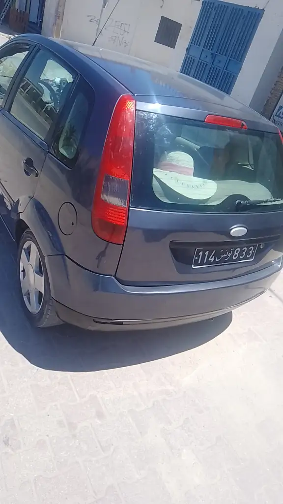 Ford FIESTA - Photo 2
