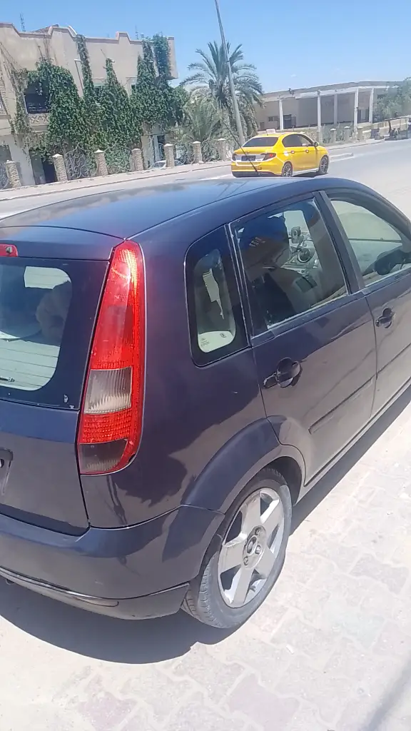Ford FIESTA - Photo 3