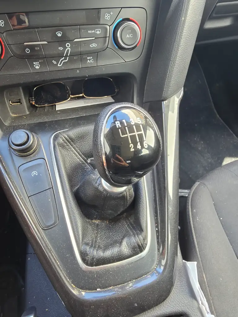 Ford FOCUS - Photo 2
