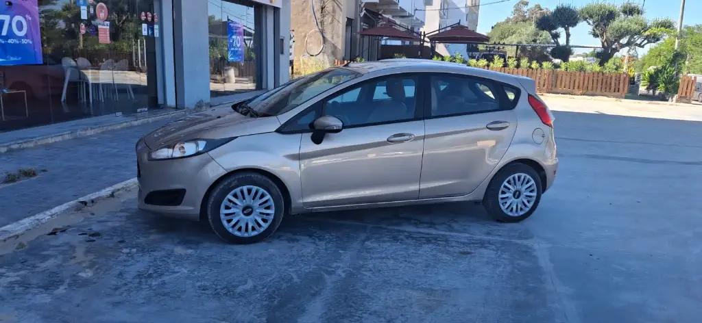 Ford FIESTA - Photo 4