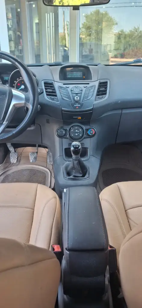 Ford FIESTA - Photo 6