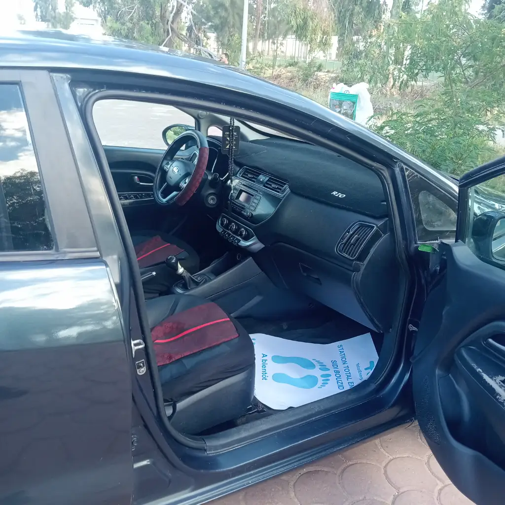 Kia RIO - Photo 4