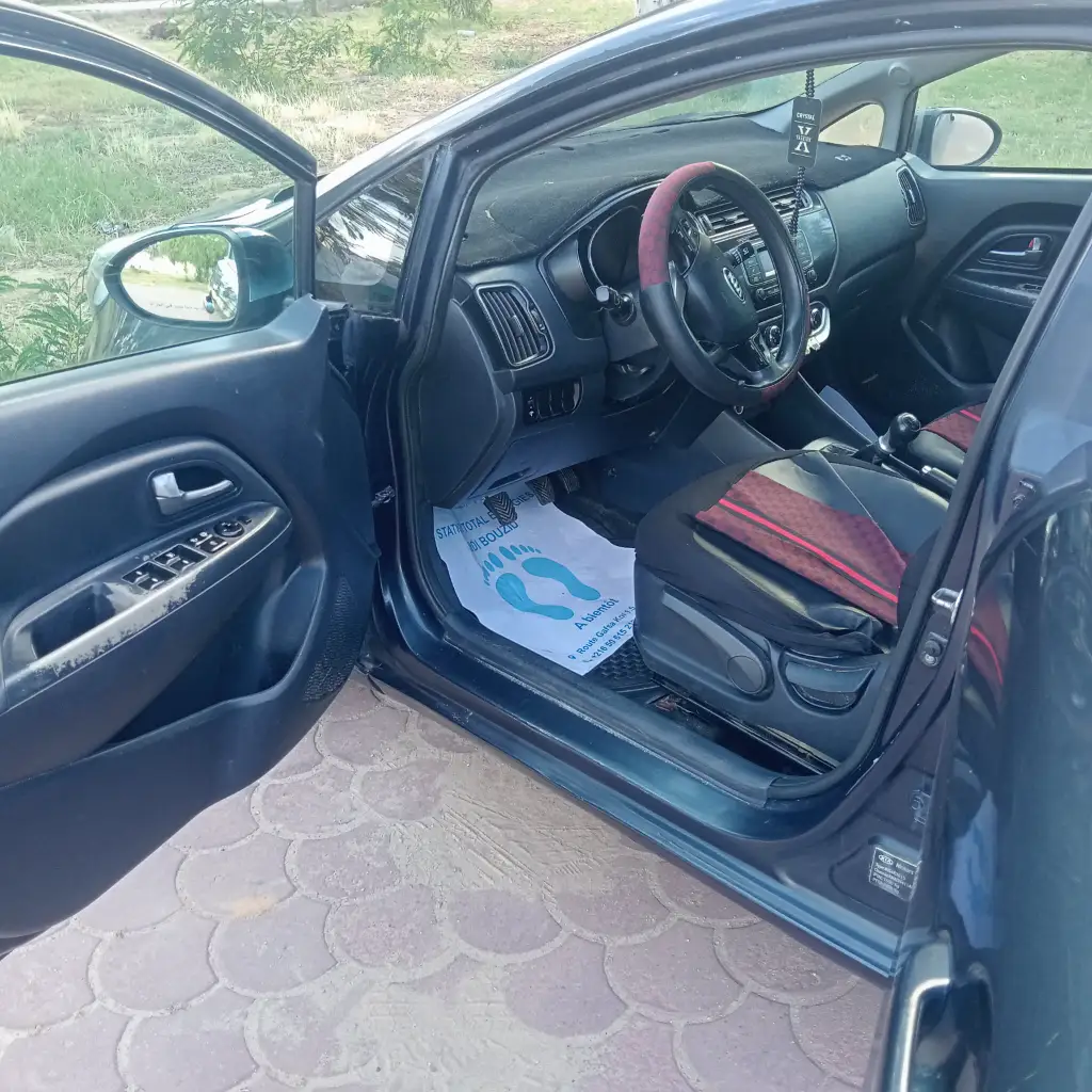 Kia RIO - Photo 6