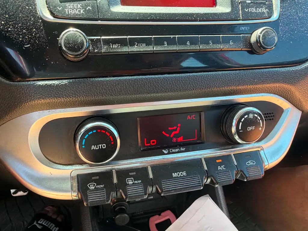 Kia RIO - Photo 9