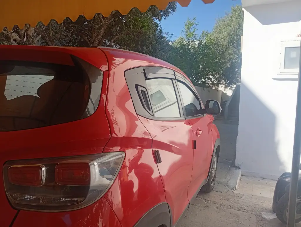 Mahindra KUV 100 - Photo 3