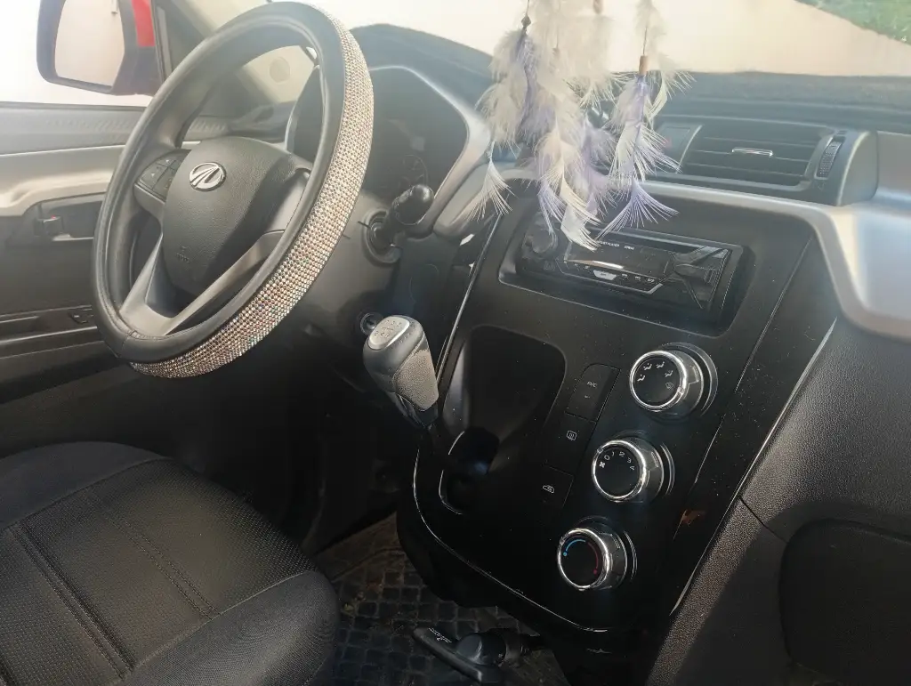 Mahindra KUV 100 - Photo 4