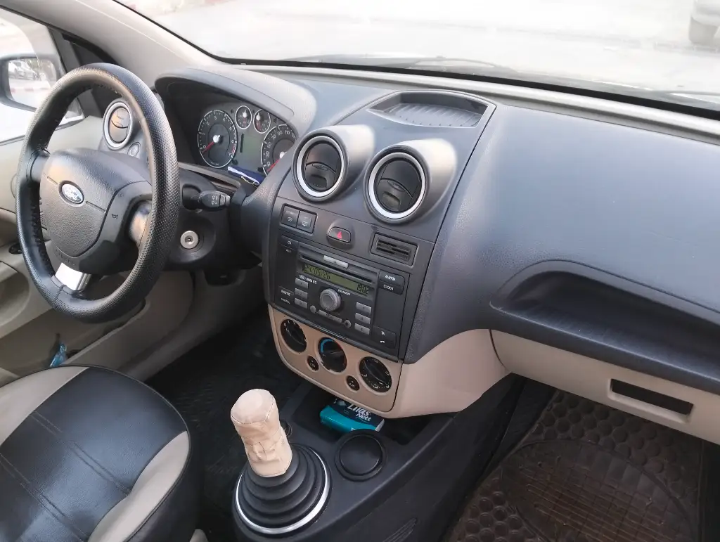Ford FIESTA - Photo 3