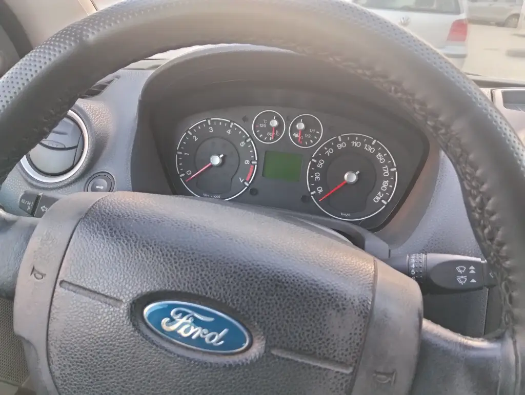 Ford FIESTA - Photo 6