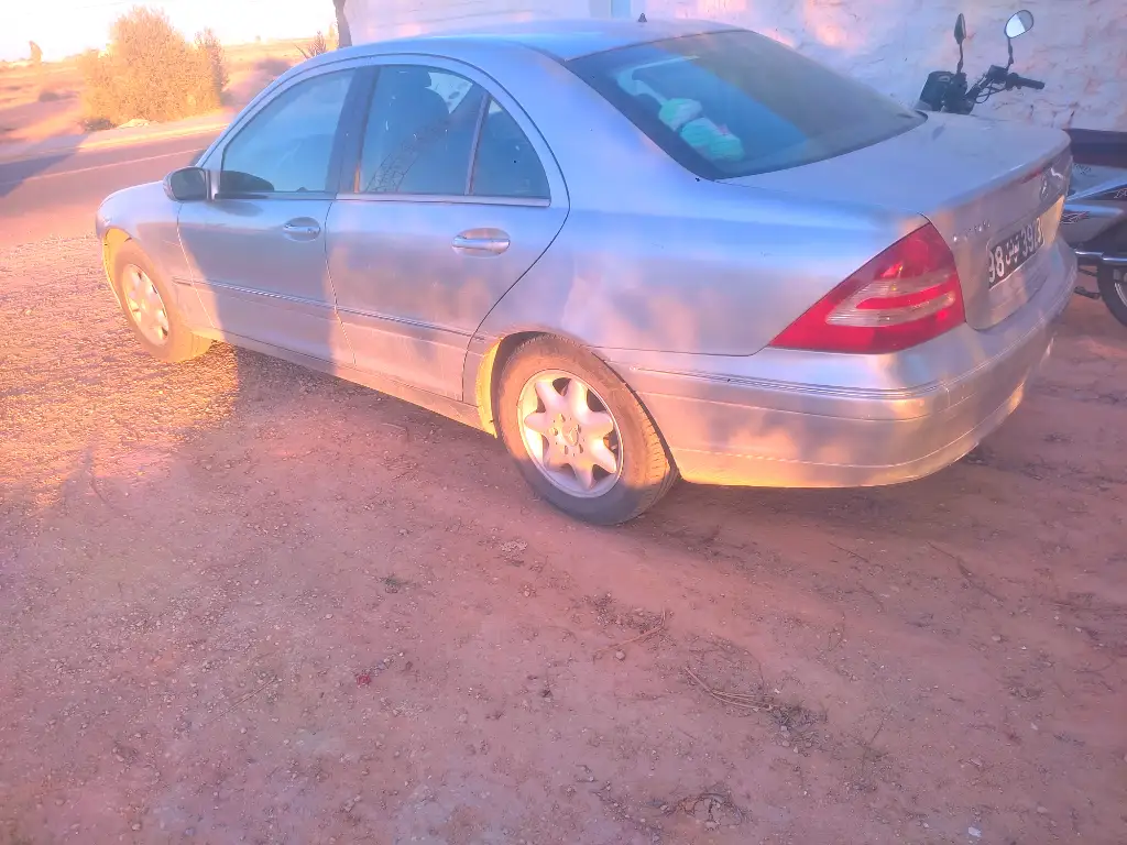 Mercedes Classe C - Photo 4