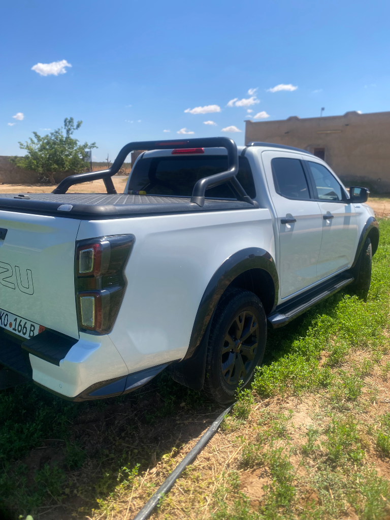 Isuzu D-MAX III - Photo 6