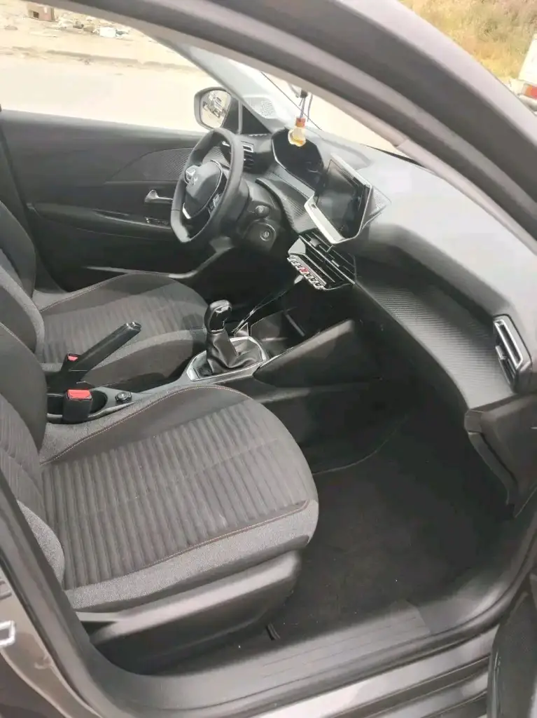 Peugeot 208 - Photo 10