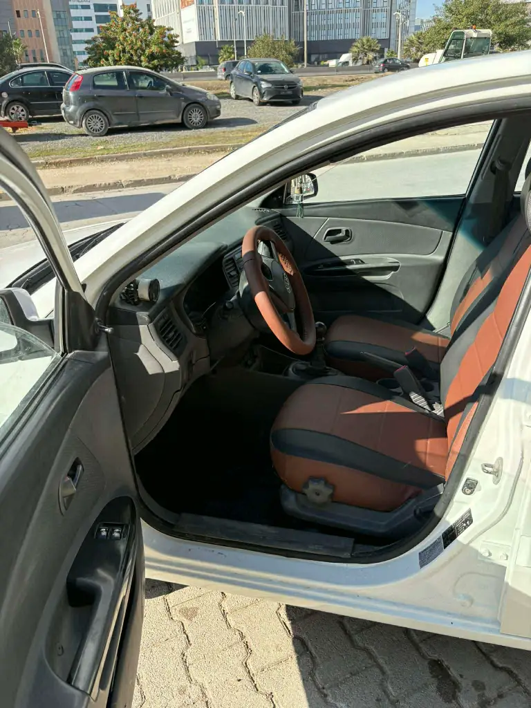 Kia RIO - Photo 2