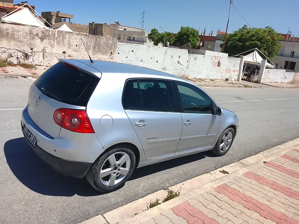 Volkswagen Golf 5 - Photo 4