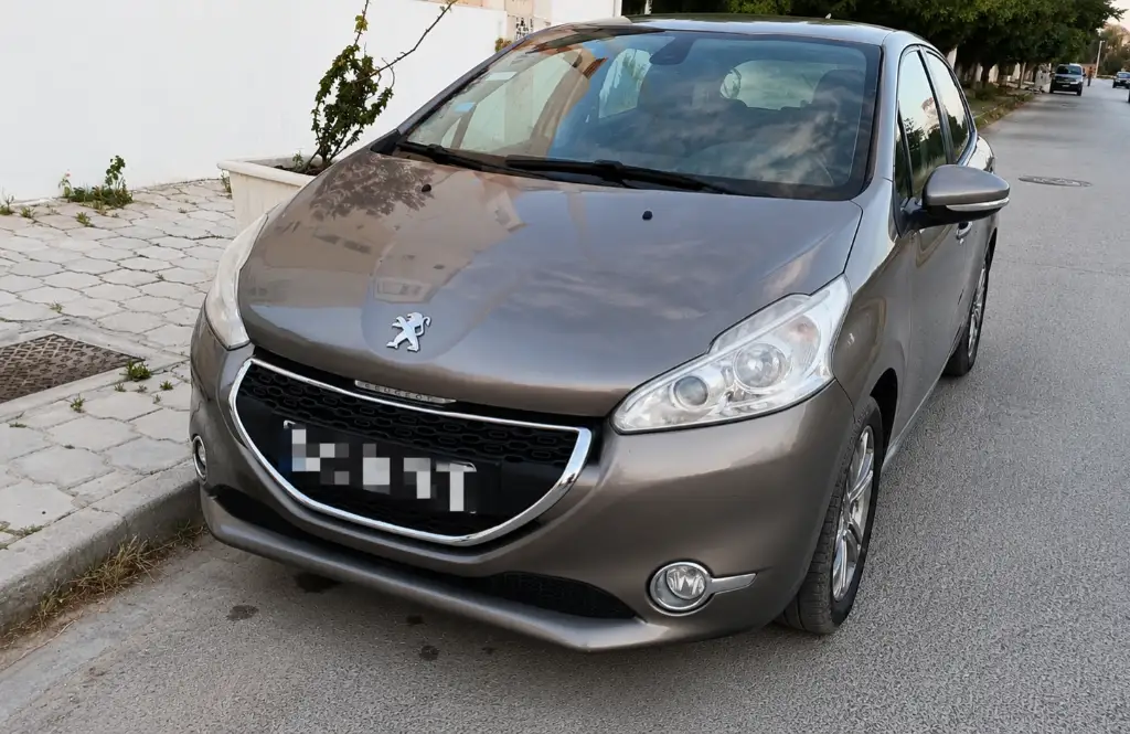 Peugeot 208 - Photo 2