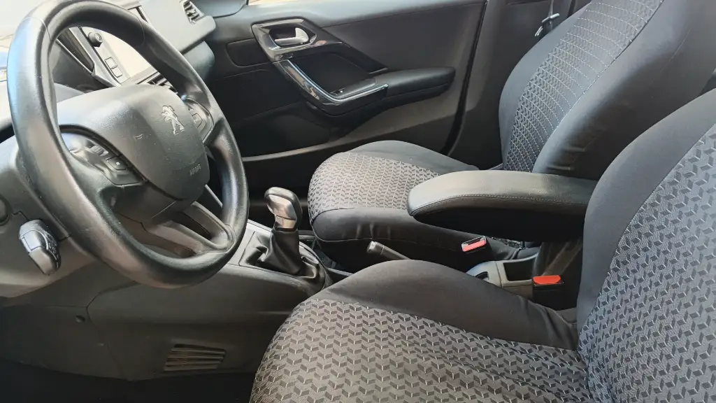 Peugeot 208 - Photo 5
