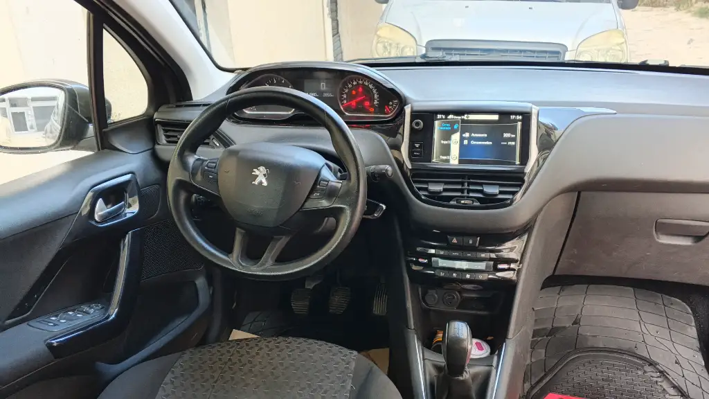 Peugeot 208 - Photo 7