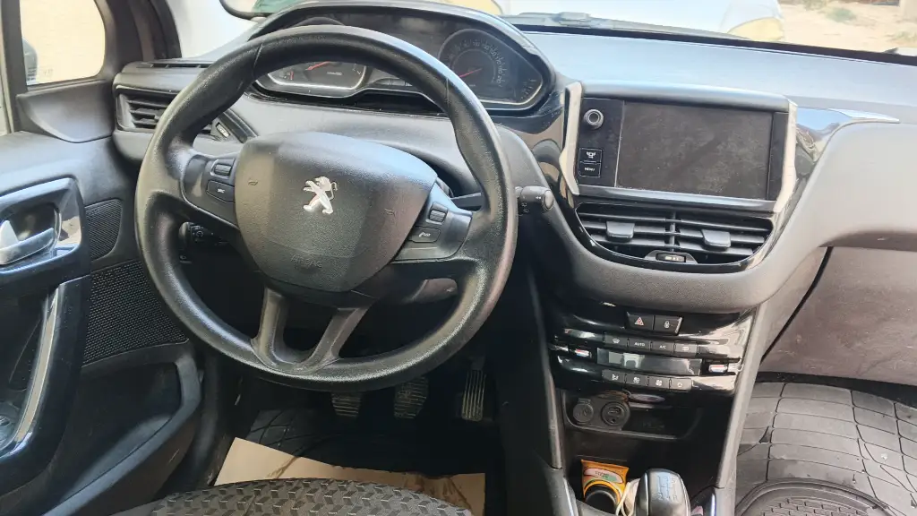 Peugeot 208 - Photo 9