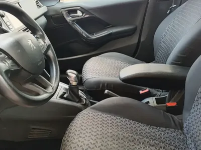 Peugeot 208 - Photo 6