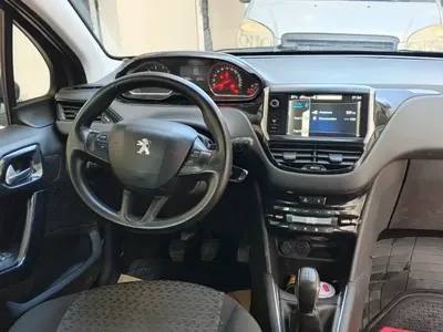 Peugeot 208 - Photo 4