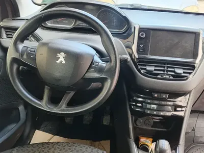 Peugeot 208 - Photo 2