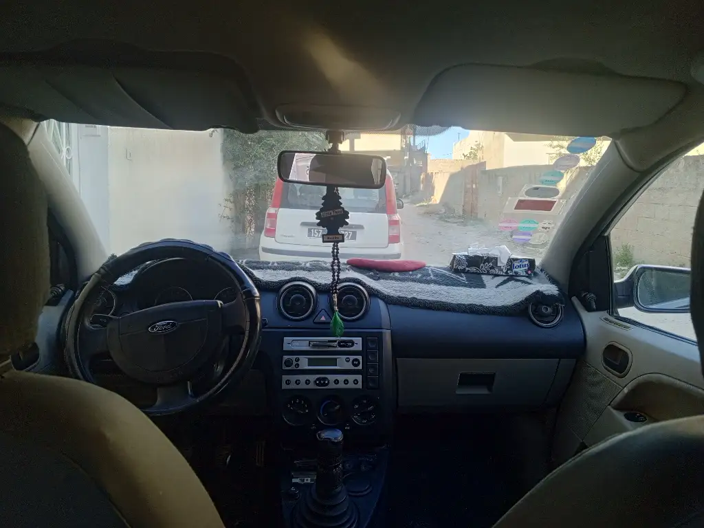 Ford FIESTA - Photo 6