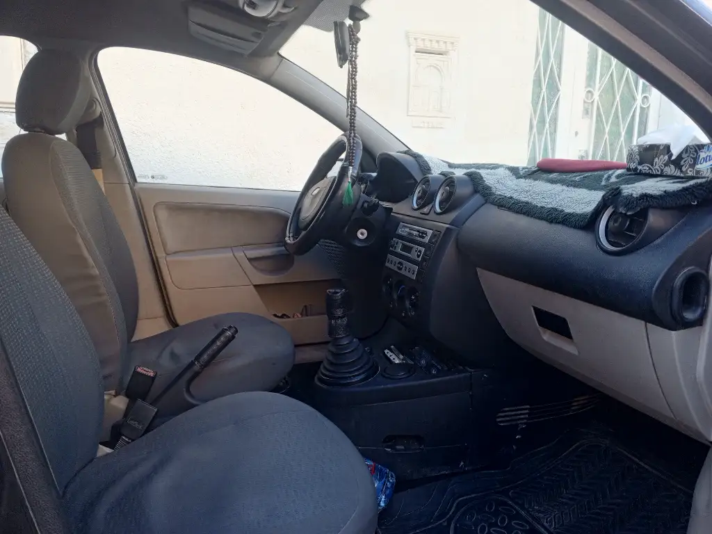 Ford FIESTA - Photo 8