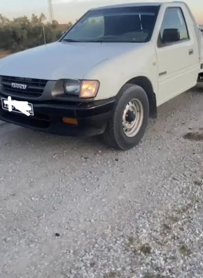 Isuzu AUTRE 2002