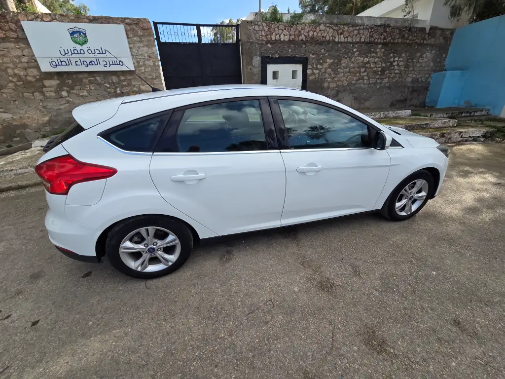 Ford FOCUS - Photo 2