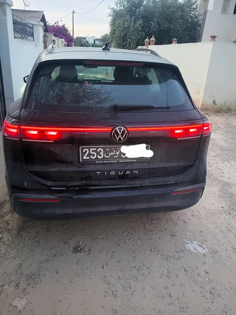 Volkswagen Tiguan - Photo 2
