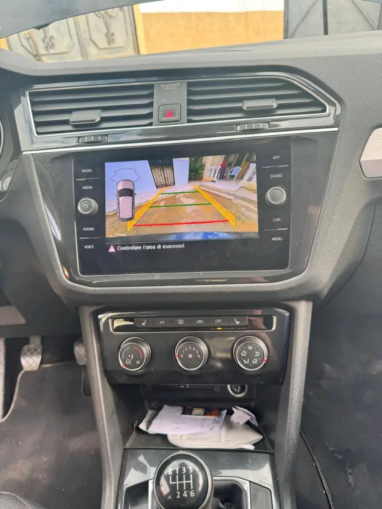 Volkswagen Tiguan - Photo 2
