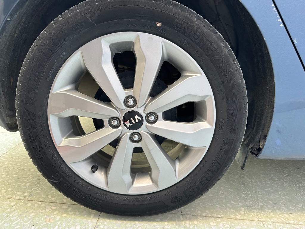 Kia RIO - Photo 4