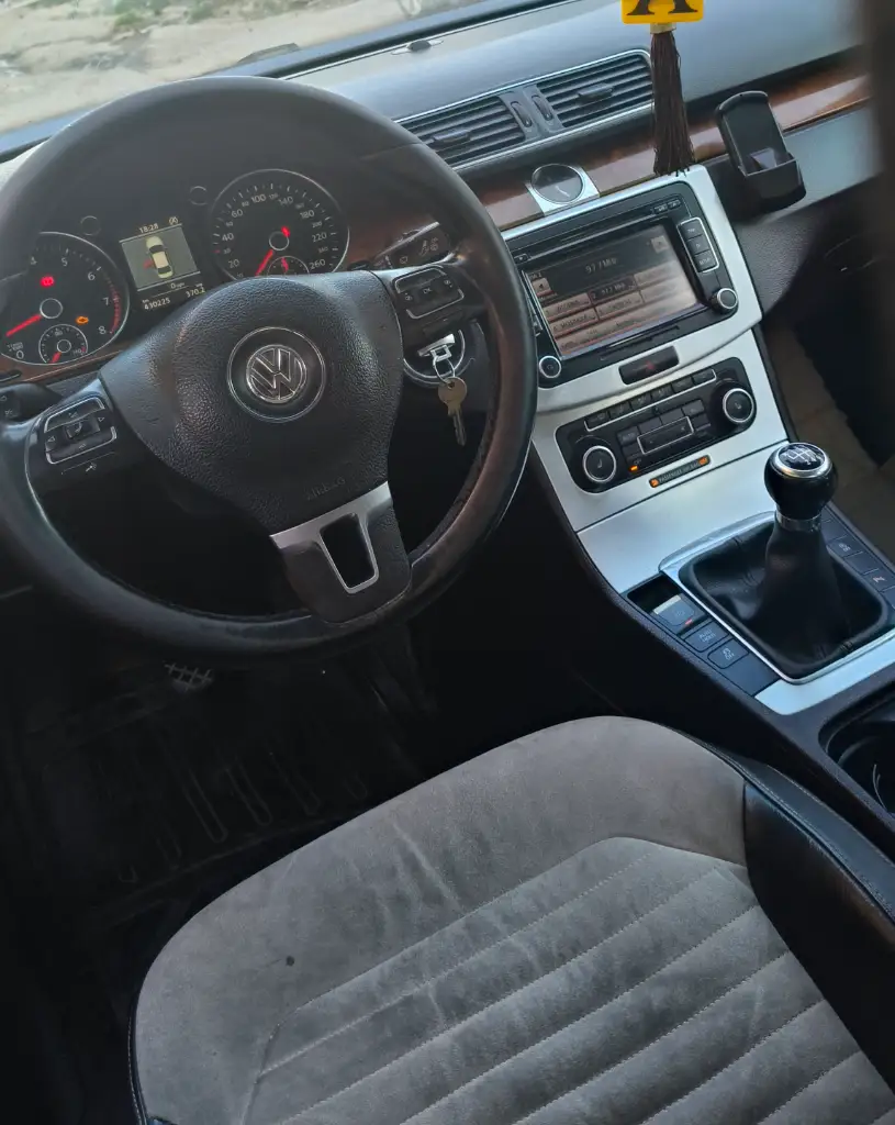 Volkswagen Passat - Photo 7