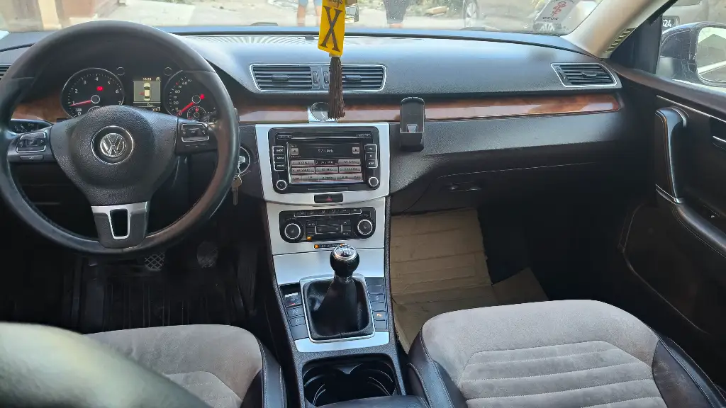 Volkswagen Passat - Photo 8