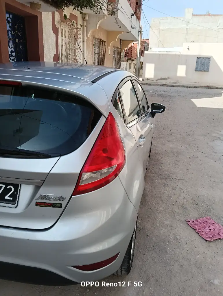 Ford FIESTA - Photo 2