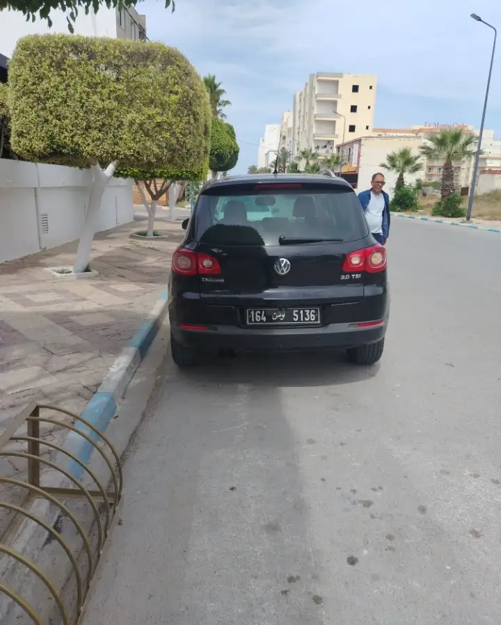 Volkswagen Tiguan - Photo 2