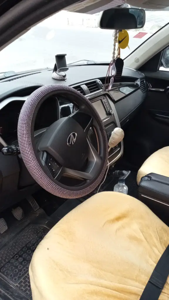 Mahindra KUV 100 - Photo 3