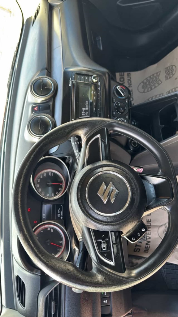Suzuki Swift - Photo 4