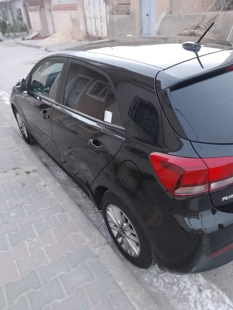 Kia RIO - Photo 5