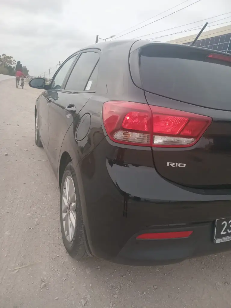 Kia RIO - Photo 12