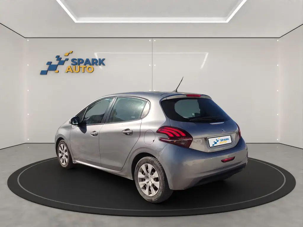 Peugeot 208 - Photo 2