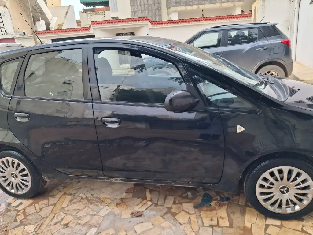 Mitsubishi Colt - Photo 2