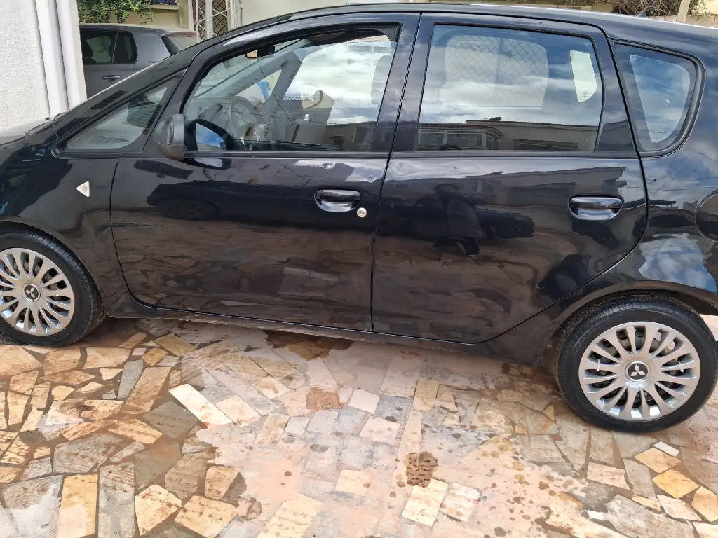 Mitsubishi Colt - Photo 4