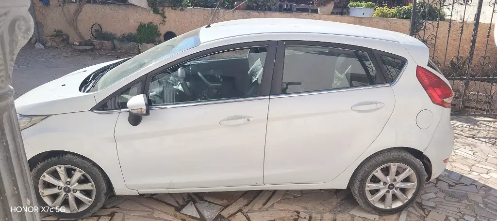Ford FIESTA - Photo 3