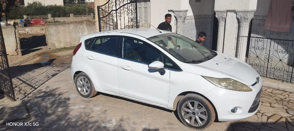 Ford FIESTA - Photo 5