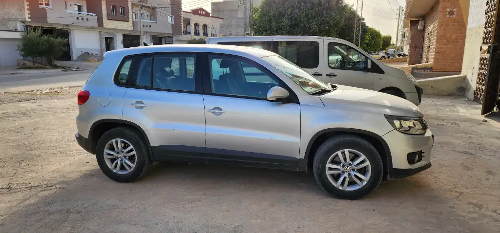 Volkswagen Tiguan - Photo 2