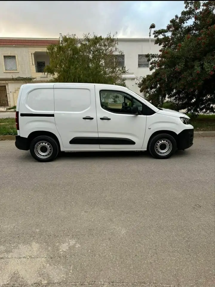 Peugeot Partner - Photo 4