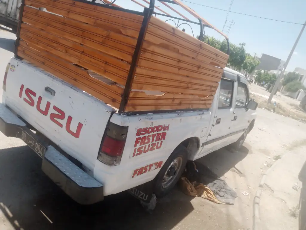 Isuzu AUTRE - Photo 5