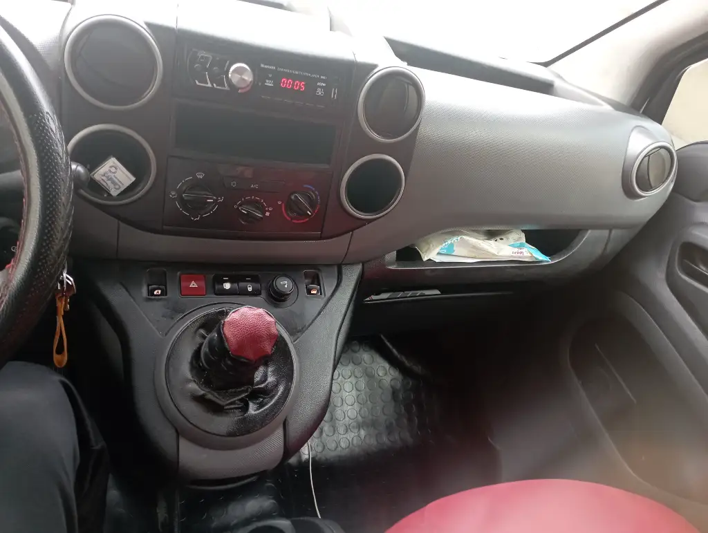 Peugeot Partner - Photo 3